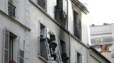 Echelle de secours pour immeuble, balcon, fenêtre, toit